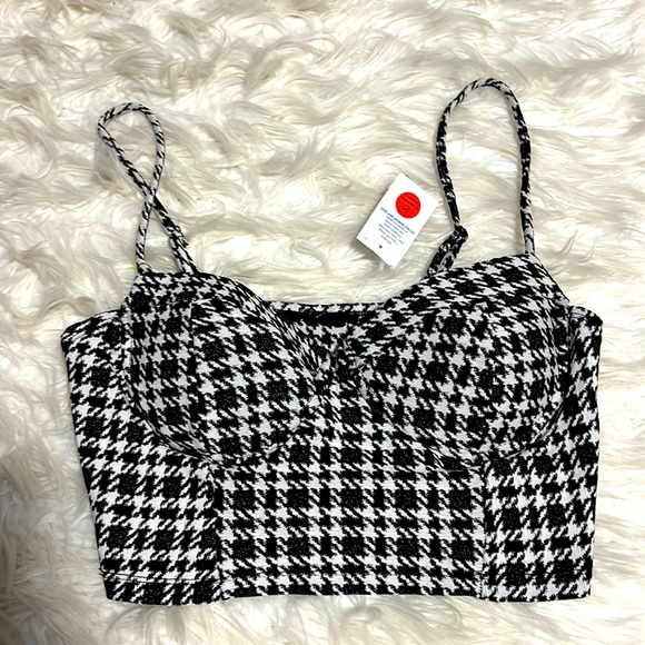 Tops - NWT Crop Top 🖤